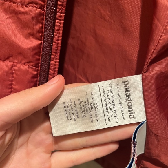 Women’s Patagonia Nano Puff in XS - Picture 2 of 3
